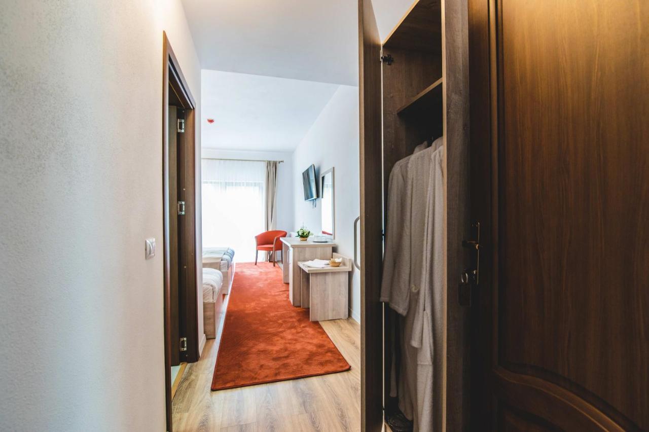 Hotel Class ブレゾイ エクステリア 写真